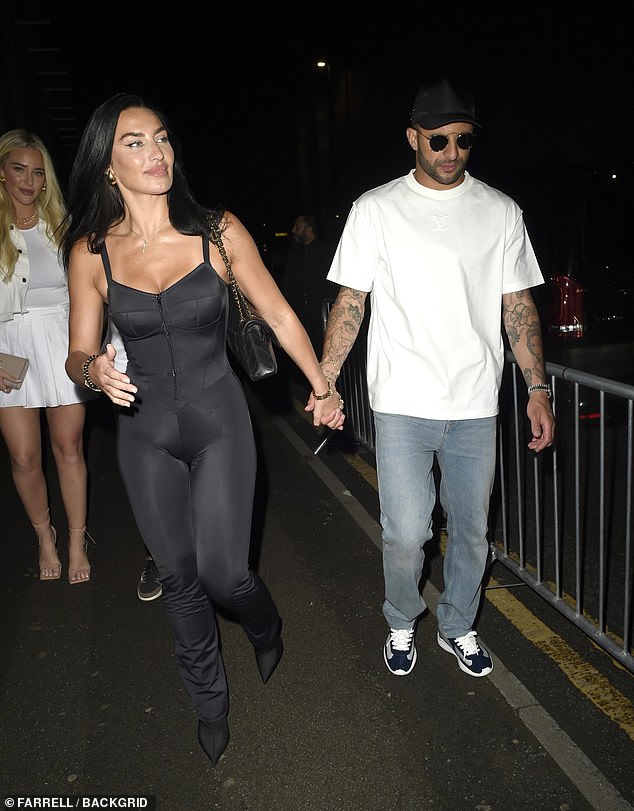Kaže se da Annie razmišlja o ponudi da se pojavi na Big Brotheru Celebrity i odlučila je da će 2025. biti godina kada počne raditi stvari samo za sebe. Na slici sa suprugom Kyleom u lipnju 2023