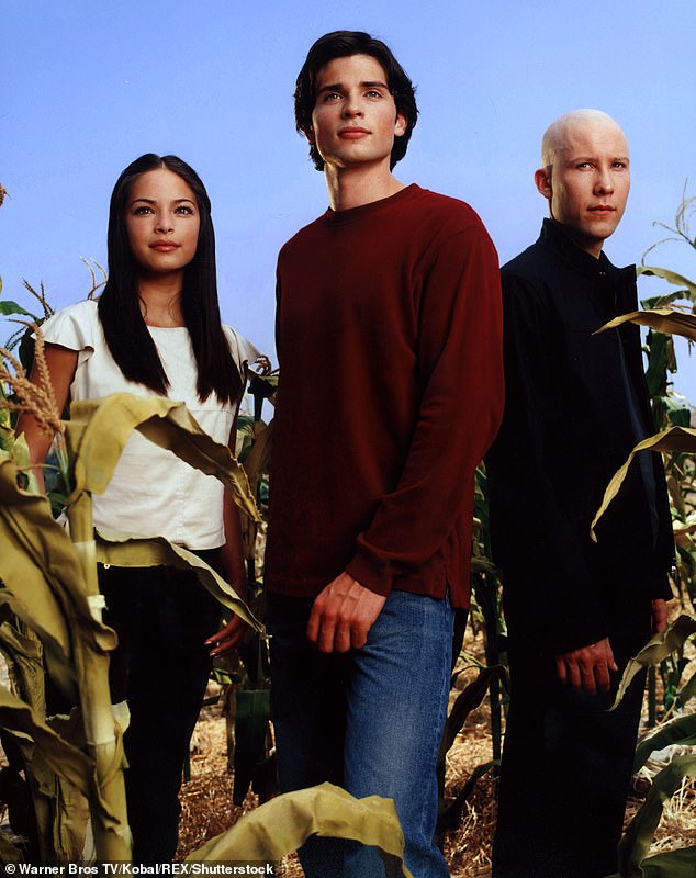 (LR) Kristin Kreuk, Welling i Michael Rosenbaum prikazani u publiciranom pucanju iz Smallvillea