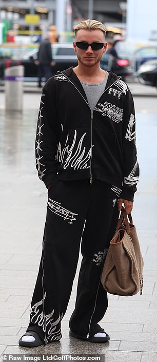 Glumci Jedinog načina je da je Essex još jednom otpušten na Bali da započne snimanje nove serije