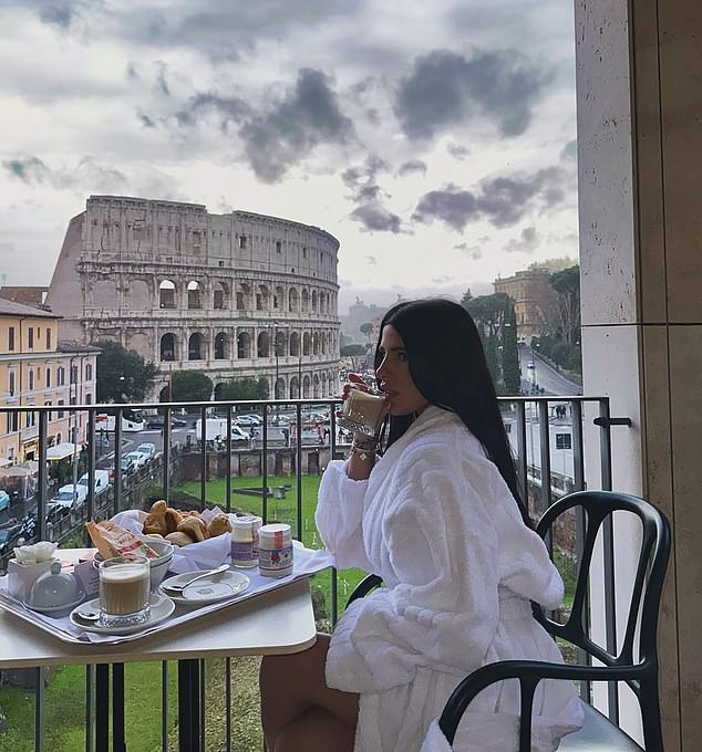 Obožavatelji su komentirali moguće ponovno okupljanje nakon što su primijetili dvije kave na doručku Cervantes koji je na Instagramu objavio Colosseum u Rimu