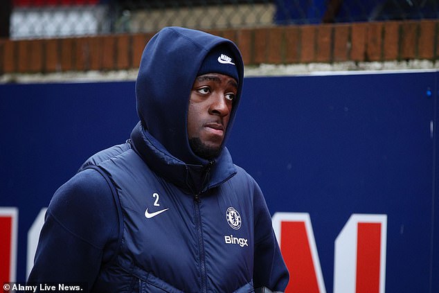 Na raspolaganju je stražnji Axel Chelsea Centra, 18 mjeseci nakon pridruživanja Bluesu za 38,5 milijuna funti