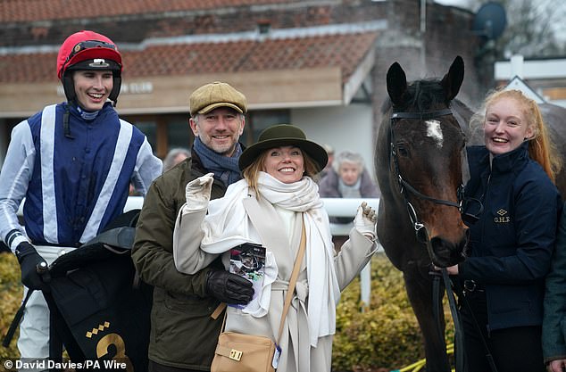 Christian Horner zavjetovao se da će ustati tijekom noći kako bi gledao s Grand Prixa Formule One Melbourne u ožujku dok Jack Andrews, lijevo, nastoji da me uputi na daljnji uspjeh