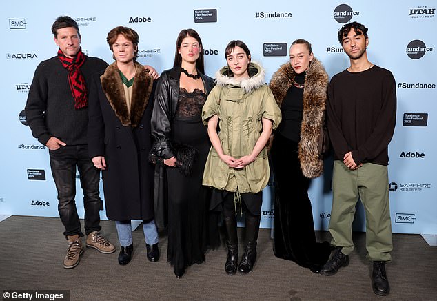 Simon se pridružio svojim zvijezdama Joe Apollonio, Camila del Campo, Amalia Ulman, Chloë Sevigny i Alex Wolff za svjetsku premijeru Magic Farma na filmskom festivalu Sundance