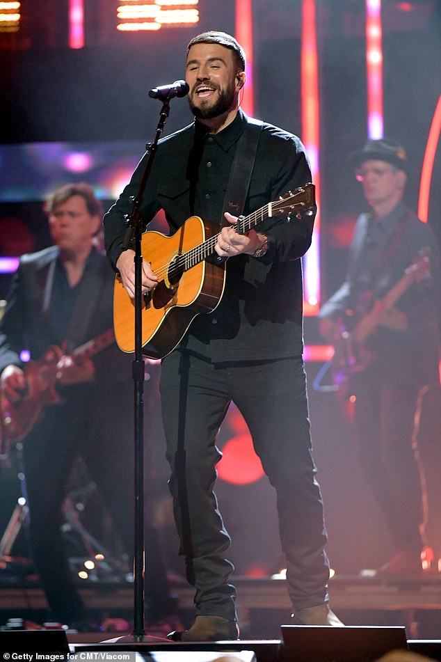 Upoznao sam hitmakera djevojke odveden je u pritvor 20. siječnja, kao po TMZ -u. Istog je dana pušten po 1.500 dolara; Gledano nastupa u 2019. godini