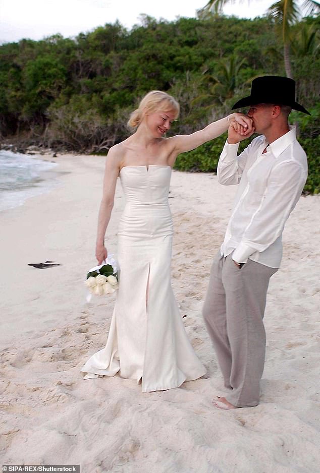 Renee je prethodno bila u braku sa seoskom zvijezdom Kennyjem Chesneyjem samo četiri mjeseca, a par se podijelio 2005. godine; viđeni su na njihovom vjenčanju 2005. godine