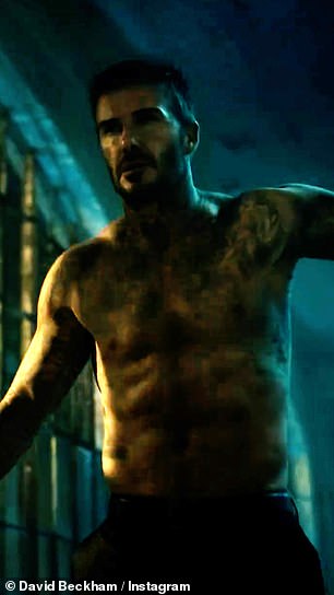 Opisivanje videa, koji je postavljen na iznos Phil Collinsa 'U Air Tonight, David je napisao:' Film MERT & MARCUS 21:30 GMT večeras @boss '