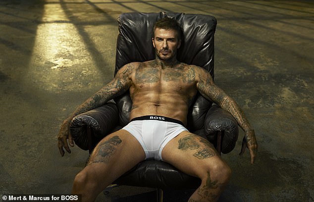 Kao zvijezda nove kampanje, David je postavio oluju u nizu sumornih slika, noseći samo donje rublje