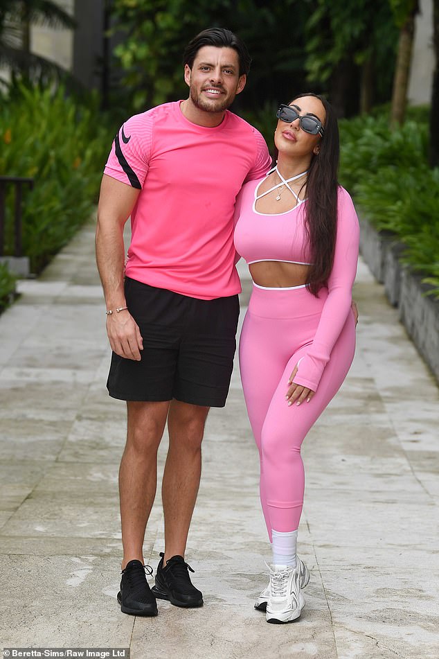Jordan Brook se našao na snimanje sa svojom djevojkom Geordie Shore Sophie Kasaei