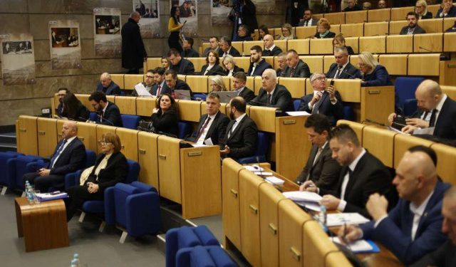 A PRIMANJA REDOVNA I PRELAZE 7000 KM Tko je od parlamentaraca prešutio 2024. godinu