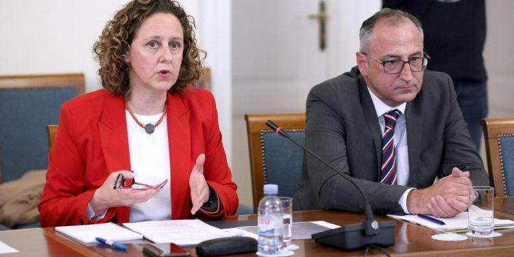 ALARMANTNO URUŠAVANJE ‘Obuljen Koržinek ništa nije promijenila na HRT-u osim što će tisuću ljudi uskoro dobiti otkaze’ | NACIONAL.HR