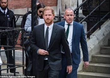 AMANDA PLATELL: Harry je rekao da nikada neće riješiti svoj sudski slučaj. Sad ima… i dobro znam zašto