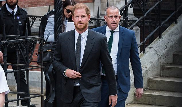 AMANDA PLATELL: Harry je rekao da nikada neće riješiti svoj sudski slučaj. Sad ima… i dobro znam zašto