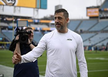 Aaron Rodgers šalje upozorenje RFK Jr. američkom Senatu uoči saslušanja o potvrđivanju Trumpove vlade