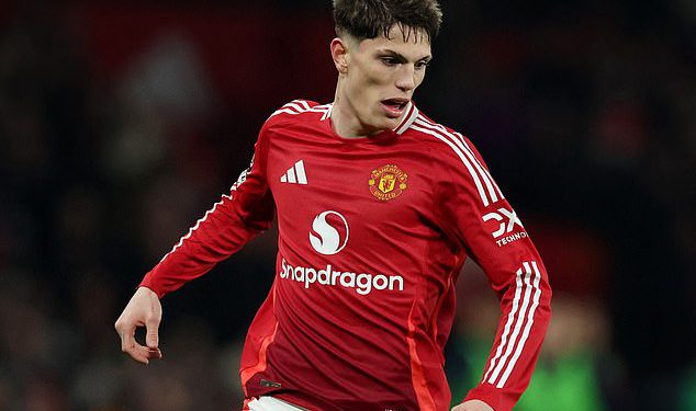 Alejandro Garnacho pokušao je ostati u središtu i biti broj 10 za kojim Ruben Amorim žudi dok izvori Man Uniteda ostaju šutljivi o interesu Napolija, piše NATHAN SALT