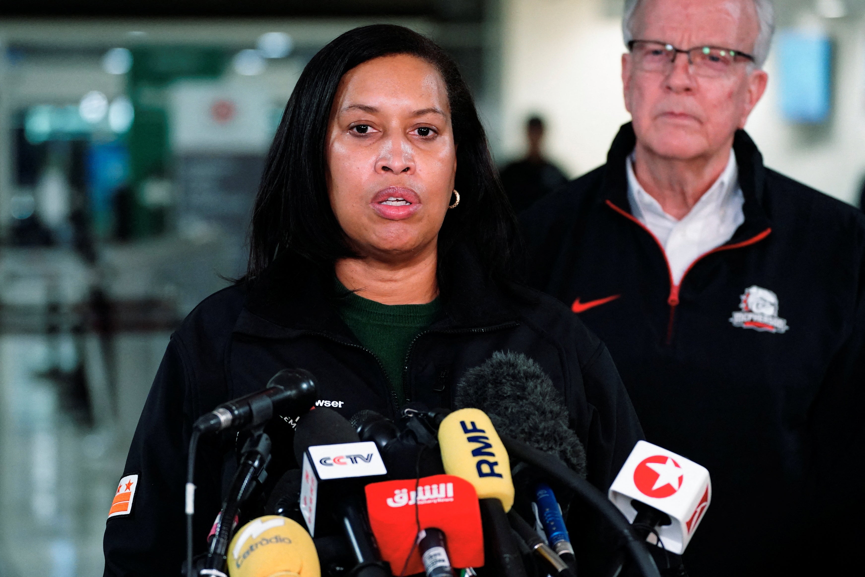 Gradonačelnik Washington DC -a Muriel Bowser obraća se medijima nakon sudara