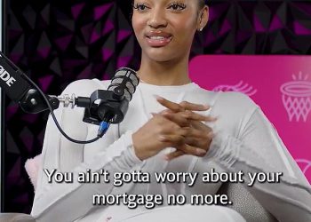 Angel Reese ostavlja mamu u suzama sa zadivljujućom gestom na svom podcastu