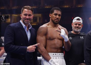 Anthony Joshua ima SEDAM različitih opcija za sljedeću borbu… ako se Tyson Fury doista umirovi, otkriva Eddie Hearn