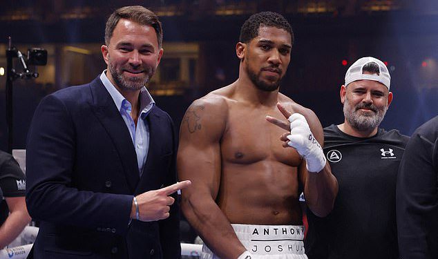 Anthony Joshua ima SEDAM različitih opcija za sljedeću borbu… ako se Tyson Fury doista umirovi, otkriva Eddie Hearn