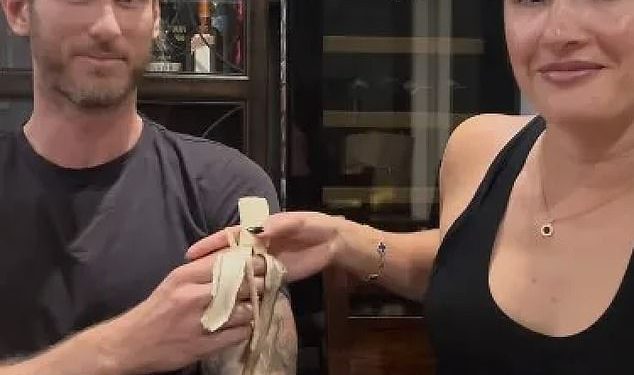 Australian Open Star najavljuje razvod od muža u bizarnom videu jedući bananu nakon što je postavio samo račun