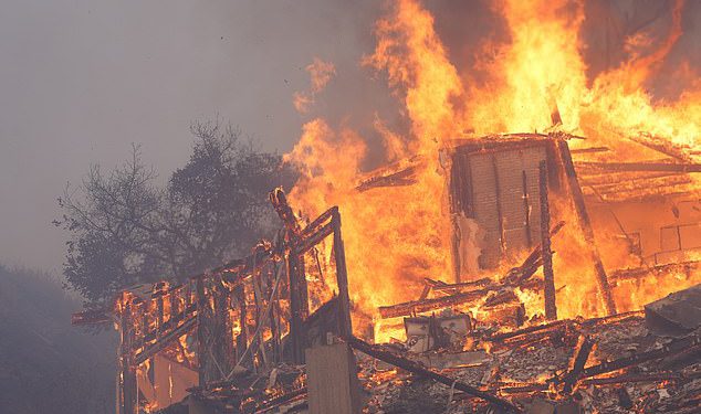 Australska reality TV zvijezda uhvaćena u požarima u LA-u prisiljena voziti u pakao kako bi spasila svoju prijateljicu usred naredbe za evakuaciju