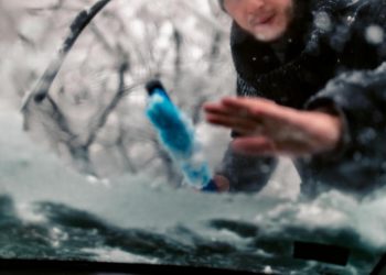 Auto Klub – Automobili ‘nestaju’ u par sekundi: Jutarnje odleđivanje stakala skriva opasnu zamku