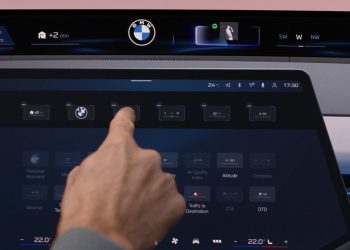 Auto Klub – BMW: “Veliki zasloni isključuju vozače s ceste. Ovo je naše novo rješenje”