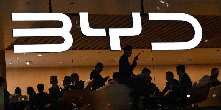 Auto Klub – Brazil je prestao izdavati radne vize za kineske radnike BYD-a zbog robovlasničkih uvjeta na gradilištu tvornice