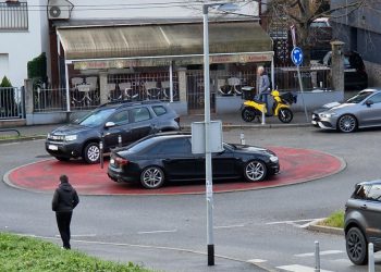 Auto Klub – Čemu služe stupići? Pogledajte ‘novi’ rotor u Zagrebu koji je razbjesnio stanare