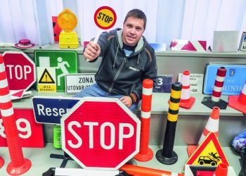 Auto Klub – Dobar posao u Svetoj Nedelji: Želite kupiti originalni prometni znak? Nikakav problem…