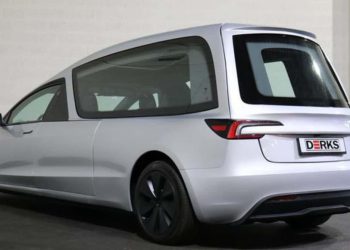 Auto Klub – Ekološki ispraćaj: Tesla Model 3 pretvoren u pogrebno vozilo, od cijene će vas zaboliti glava