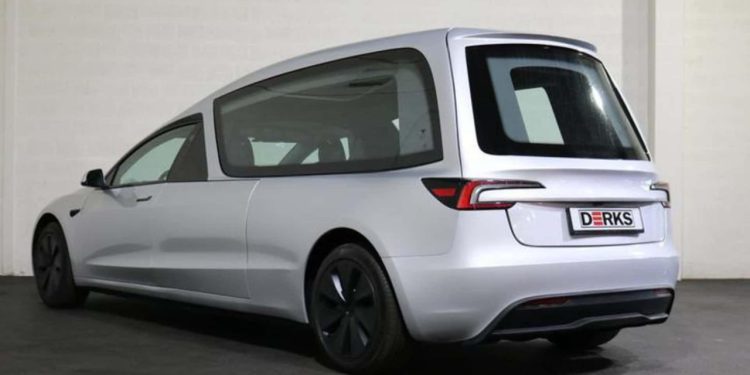 Auto Klub – Ekološki ispraćaj: Tesla Model 3 pretvoren u pogrebno vozilo, od cijene će vas zaboliti glava