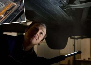 Auto Klub – Jeste li ikada vidjeli ovako hrđav auto? Vlasnik Ford Focusa zgrozio mehaničare u servisu