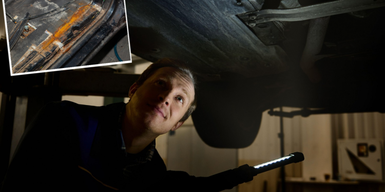 Auto Klub – Jeste li ikada vidjeli ovako hrđav auto? Vlasnik Ford Focusa zgrozio mehaničare u servisu