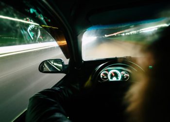 Auto Klub – Krivci za puno nesreća: Devet od deset vozača tvrdi da ih moderna LED svjetla na autima zasljepljuju u vožnji!