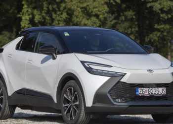 Auto Klub – Na testu Toyota C-HR 2.0 PHEV e-CVT Club: Plug-in hibrid samo na struju prelazi 75 kilometara