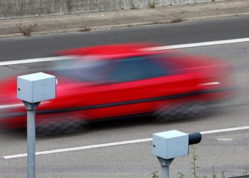 Auto Klub – Nesretni profesor se javio medijima: ‘Moram platiti 300.000 eura kazni za parkiranje i brzinu, a nemam ni auto!’