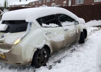Auto Klub – Novinar ostavio svoj električni auto da tjednima stoji na hladnoći: Evo koliko se baterija ispraznila