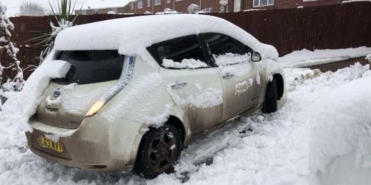 Auto Klub – Novinar ostavio svoj električni auto da tjednima stoji na hladnoći: Evo koliko se baterija ispraznila