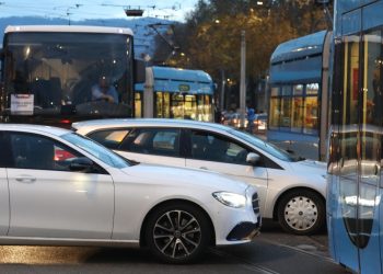 Auto Klub – Ova loša navika uzrokuje zagušen promet u našim gradovima: Zakon je ipak definirao kad ne smijete ući u raskrižje