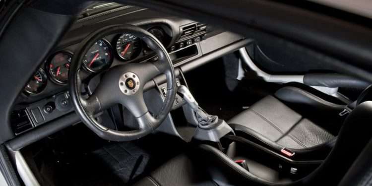 Auto Klub – Ovaj Porsche ima volan blago okrenut udesno: Iza svega se krije jedan vrlo zanimljiv razlog