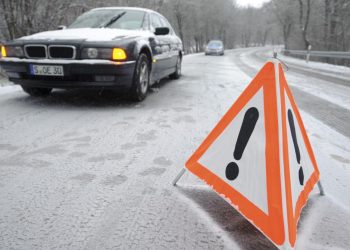 Auto Klub – Ovo pravilo je najvažnije: Evo kako kretati na snijegu i kako voziti kad je cesta skliska