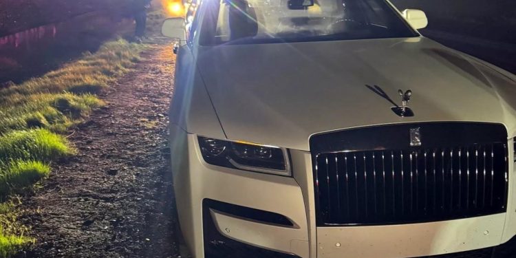 Auto Klub – Policija zaustavila vozača Rolls-Roycea zbog brzine: Pronašli mu drogu u autu, ali i još nešto što ih je zaprepastio