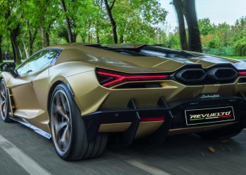 Auto Klub – Poput borbenog zrakoplova: Zagrebačkim ulicama provozali smo talijansko čudovište s 1015 KS