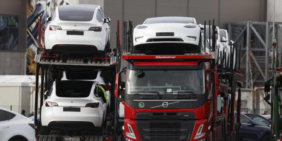 Auto Klub – Posljednica slabije potražnje i jače konkurencije: Tesla je prvi put u deset godina zabilježila pad prodaje