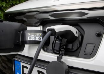 Auto Klub – Rizik od požara: Poznati proizvođač povlači više od 600.000 automobila