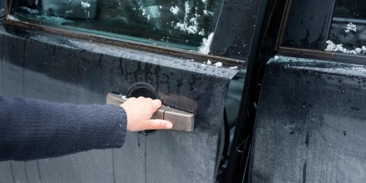 Auto Klub – Stalno pogrešno otvarate vrata, a možda toga niste ni svjesni: Ovako je ispravno i sigurno