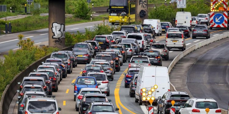 Auto Klub – Sumorno i bezvezno je sigurno: Nema nade za ljubitelje automobila živih boja jer i dalje vlada ’50 nijansi sive’
