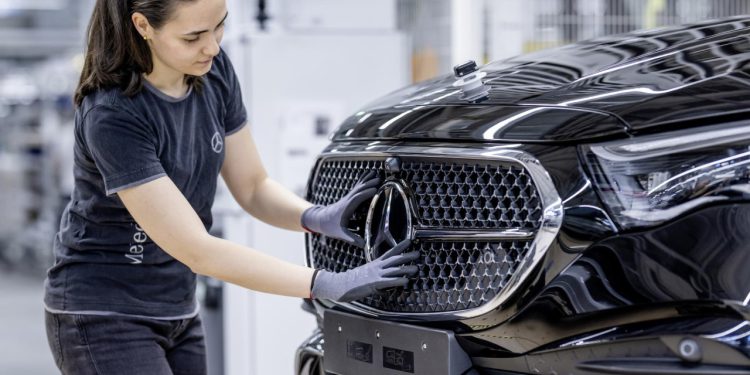 Auto Klub – Top 20: Mercedes svrgnut s trona, ovo su najvrjednije automobilske marke na svijetu