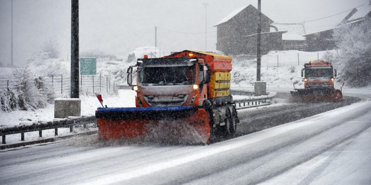 Auto Klub – Trend u Njemačkoj: Voda od krastavaca koristi se za zimsko održavanje prometnica