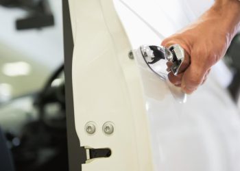 Auto Klub – Zaposlenici otkrili prevaru: Snalažljivi voditelj auto salona ukrao 1,6 milijuna eura